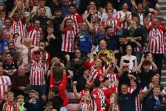 纽卡斯尔联主场迎战巴塞罗那：防守对决技术流